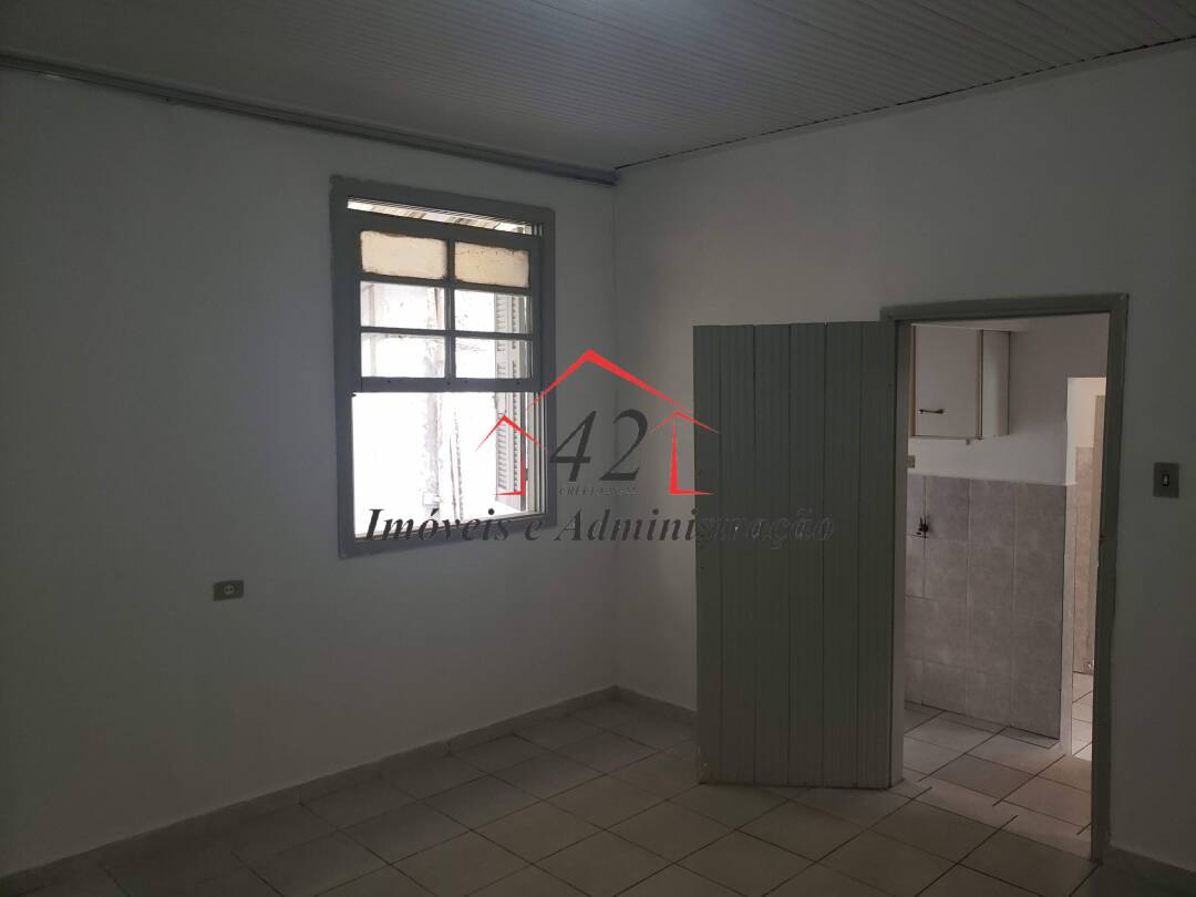 Casa para alugar com 2 quartos, 75m² - Foto 17