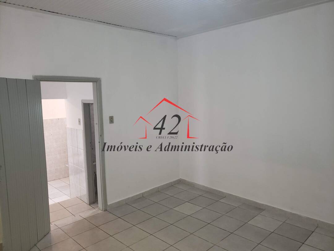 Casa para alugar com 2 quartos, 75m² - Foto 16