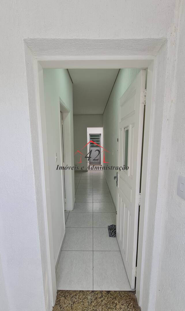 Casa à venda com 2 quartos, 80m² - Foto 1