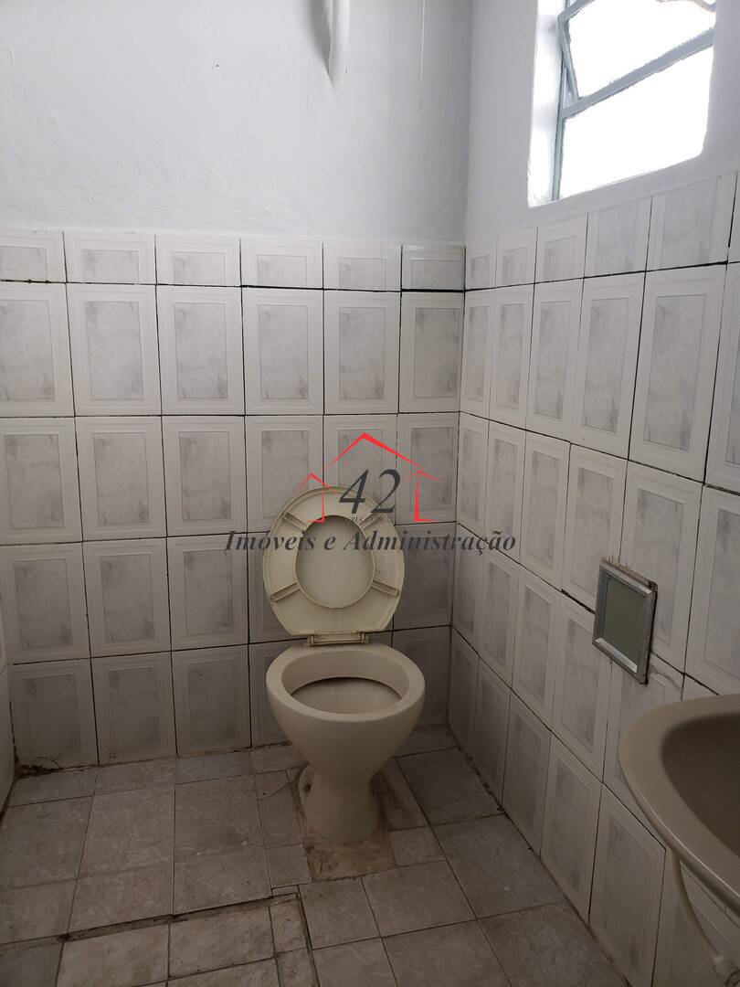 Casa para alugar com 1 quarto, 70m² - Foto 14