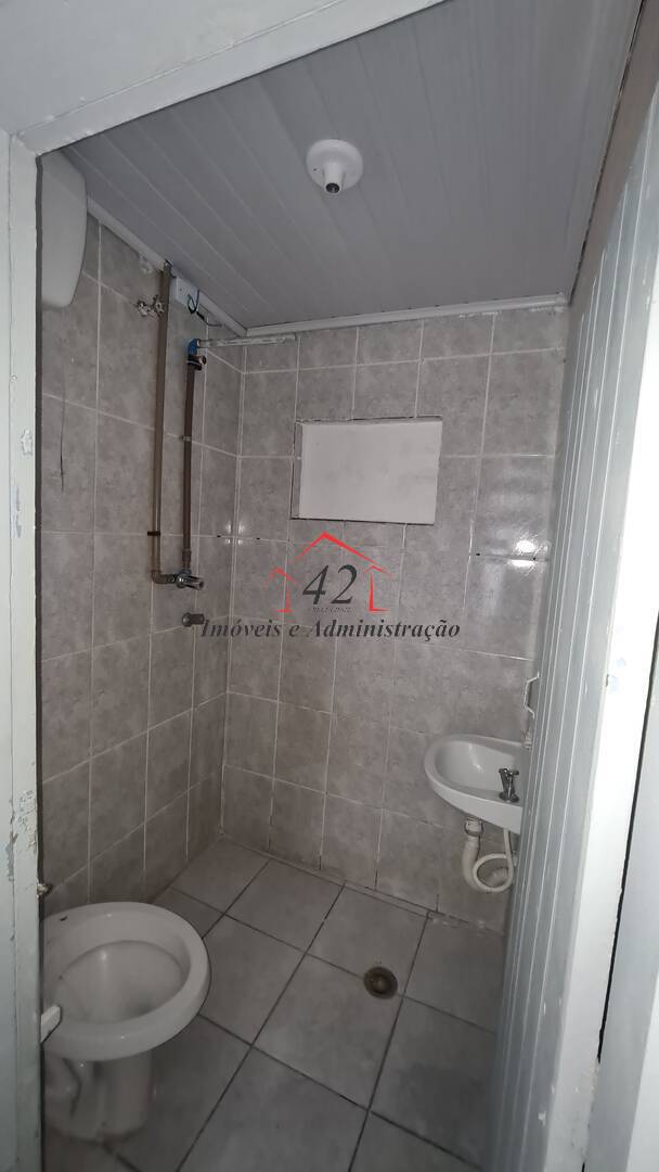 Casa para alugar com 2 quartos, 75m² - Foto 22